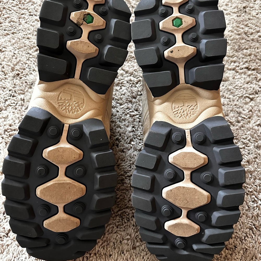 Timberlind boots barely worn. Never had the right fit to go with it so must go!